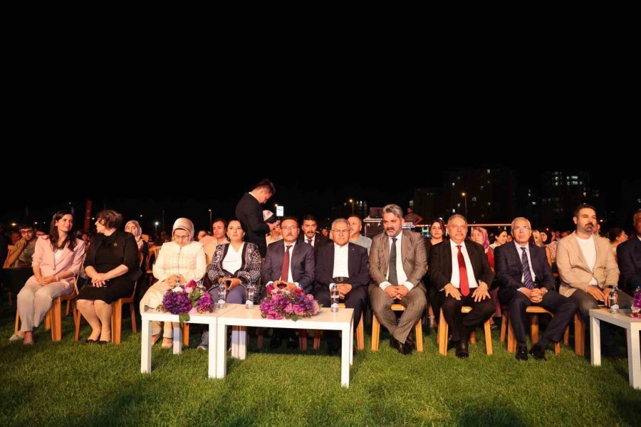 Talas’ta Bambaşka Zafer Bayramı Coşkusu