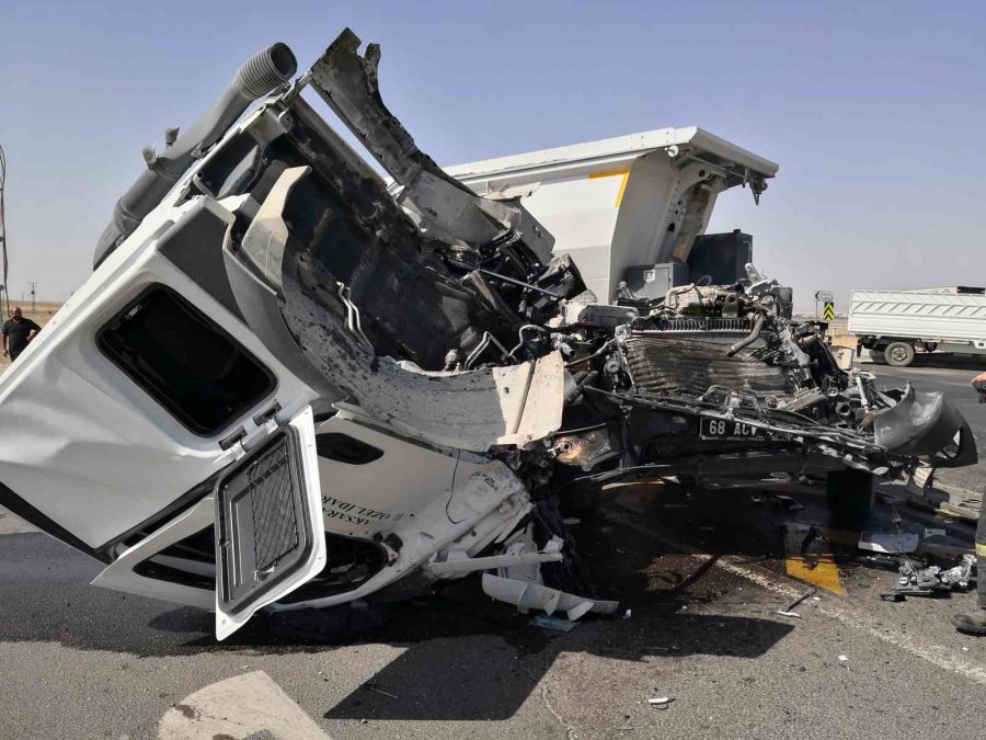 Aksaray’da 2 Tır Ve 1 Kamyon Çarpıştı, Tırın Kupası Koptu: 2 Yaralı