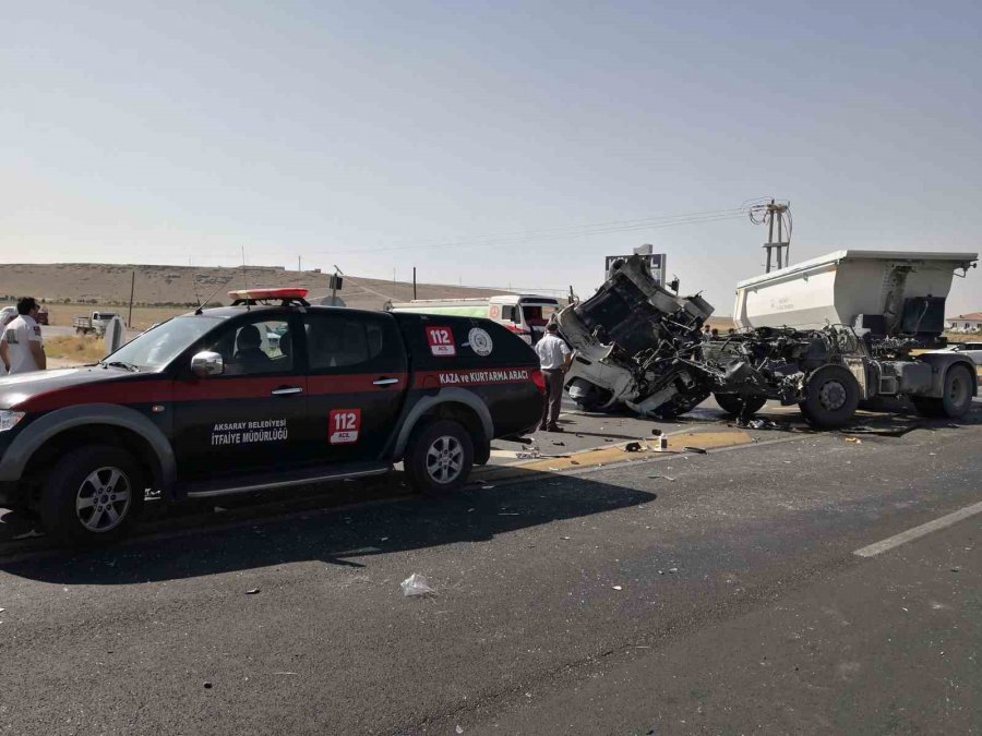 Aksaray’da 2 Tır Ve 1 Kamyon Çarpıştı, Tırın Kupası Koptu: 2 Yaralı