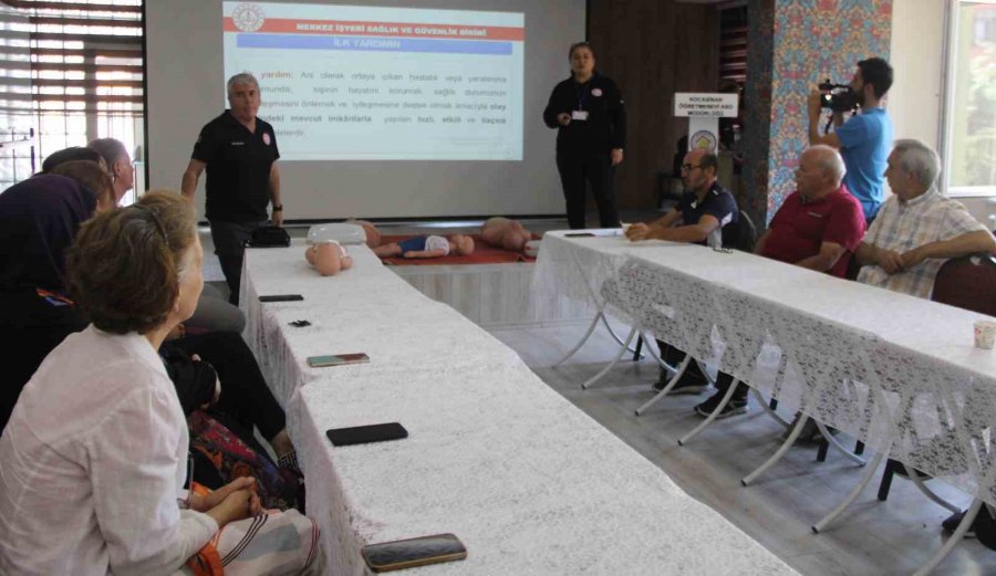 Emekli Öğretmenlere İlk Yardım Eğitimi Verildi