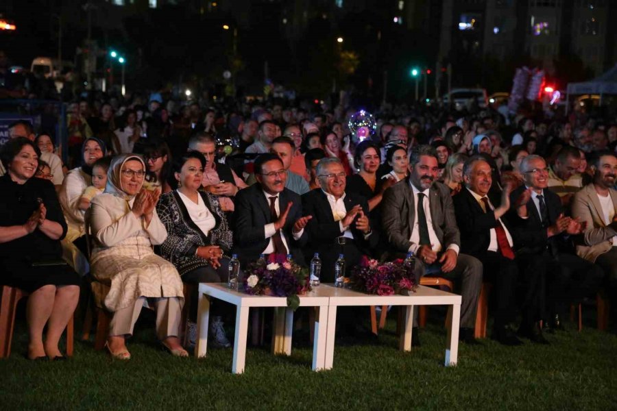 Antakya Medeniyetler Korosu Şefinden Başkan Büyükkılıç’a: "güzel Ağabeydir"