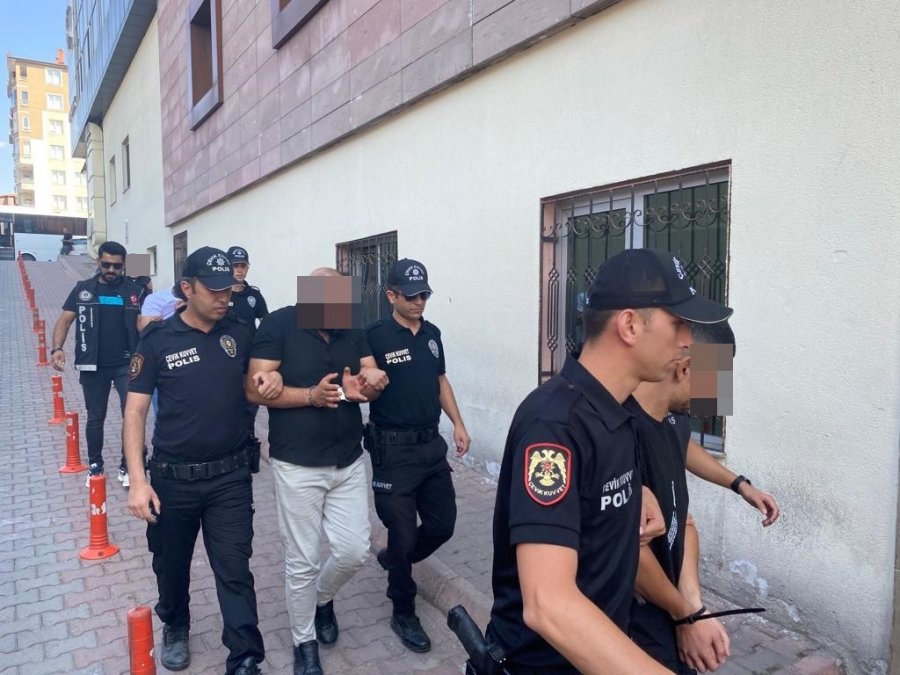 Polisten Kaçarken 11 Araca Zarar Veren Şüpheliler Adliyede