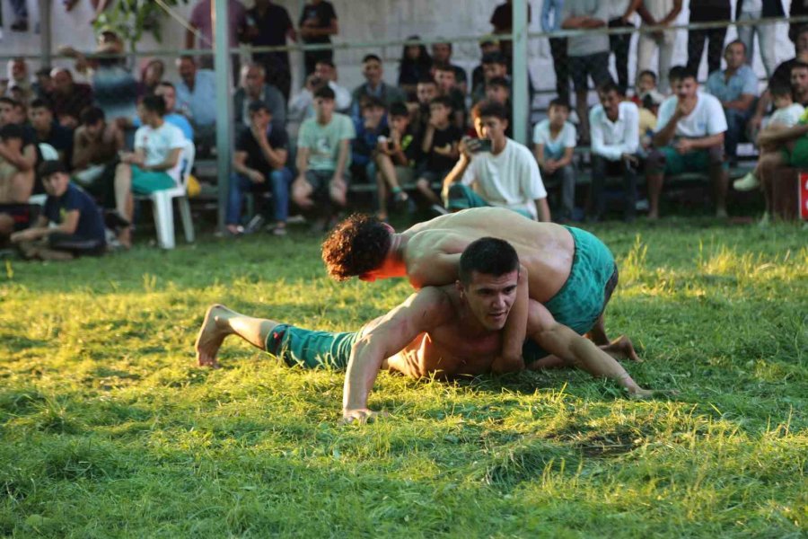 Yörük Şöleninde Nefes Kesen Güreş Müsabakaları