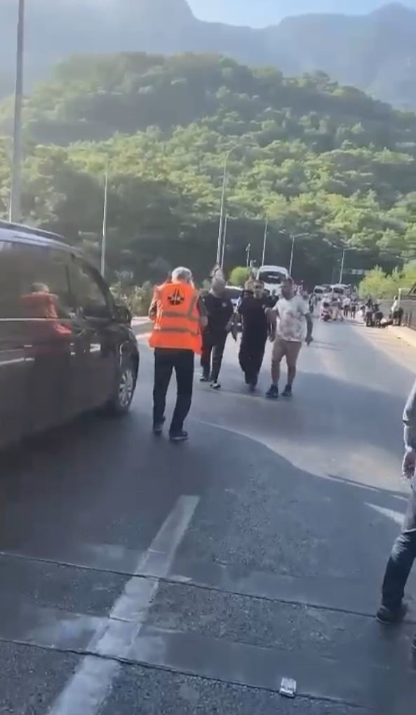 Antalya’da 12 Araç Birbirine Girdi: 2 Yaralı