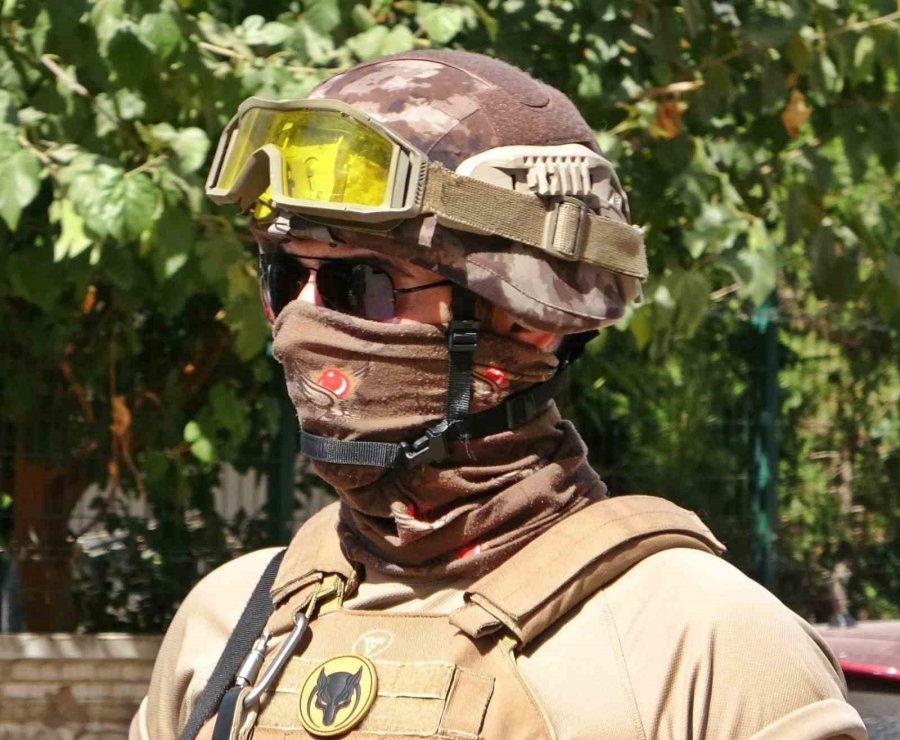 Kapıların Koçbaşıyla Kırıldığı, Çöplerin Didik Didik Arandığı Operasyonun Detayları Paylaşıldı