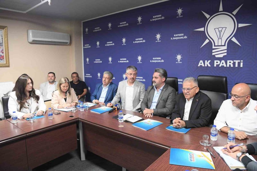 Büyükkılıç, Ak Parti İl Başkanlığı Yeni Yönetimini Tebrik Etti