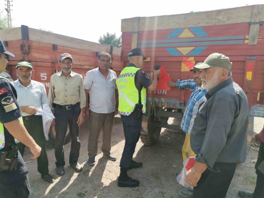 Jandarmadan Traktör Kazalarına Karşı Bilgilendirme