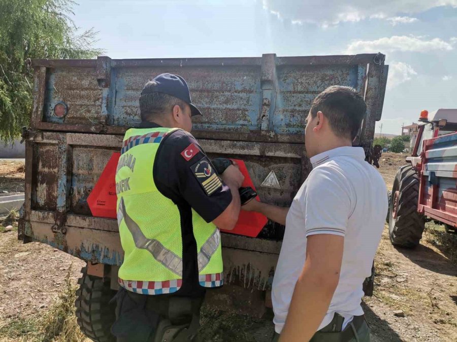 Jandarmadan Traktör Kazalarına Karşı Bilgilendirme