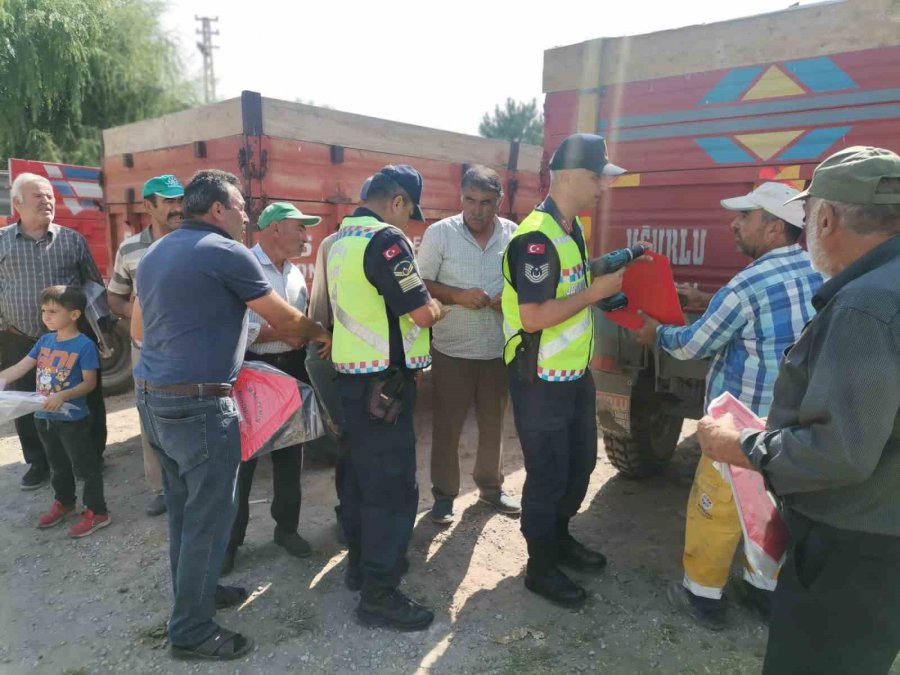 Jandarmadan Traktör Kazalarına Karşı Bilgilendirme