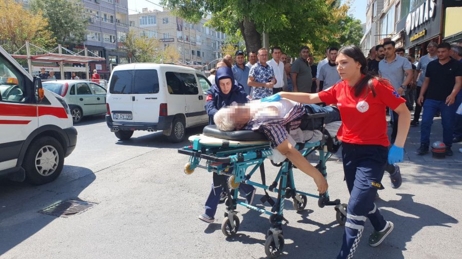 Yolda Yürürken Yere Yığıldı, Kimse Ne Olduğunu Anlamadı