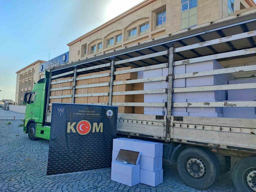 Niğde’de 7 Milyon 550 Bin Adet Kaçak Makaron Ele Geçirildi