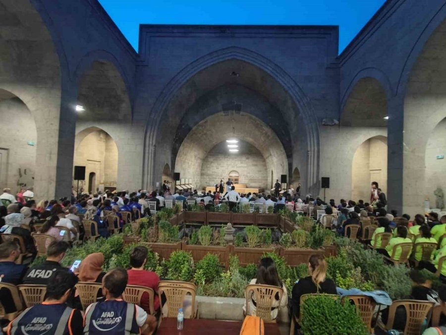 Vali Çiçek Eyvan Sohbetleri’ne Katıldı