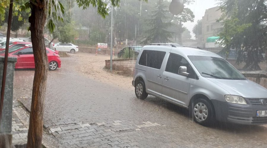 Aksaray’da Sağanak Yağmur Etkisini Sürdürüyor
