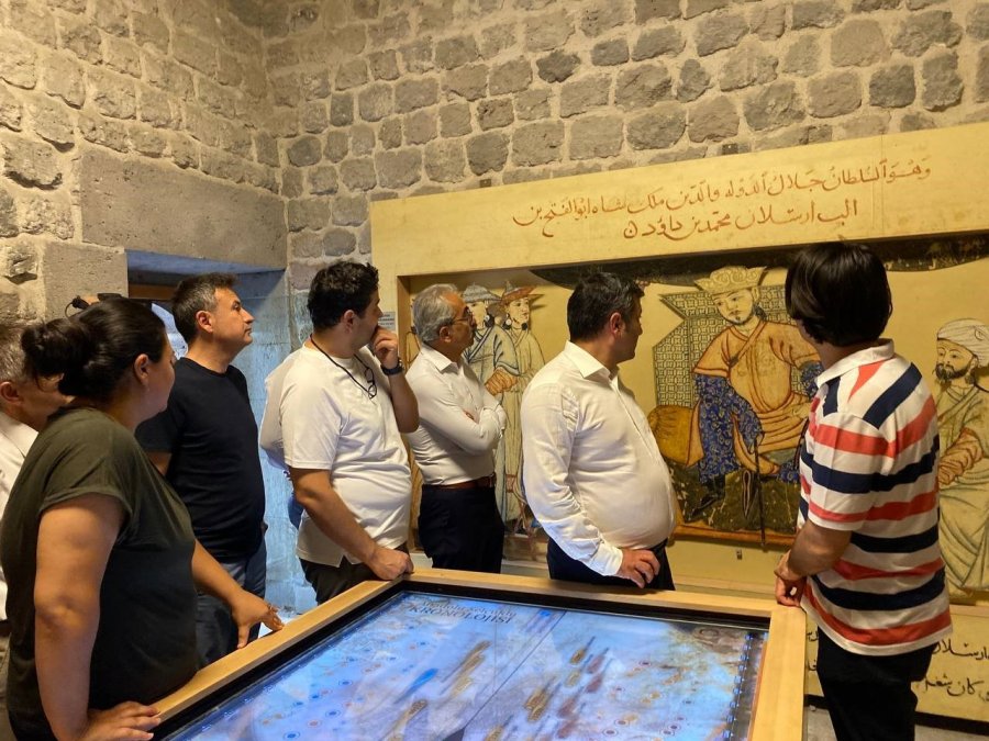 Tıp Dünyası Akademisyenleri, Dünyanın İlk Tıp Fakültesi’ni Gezdi