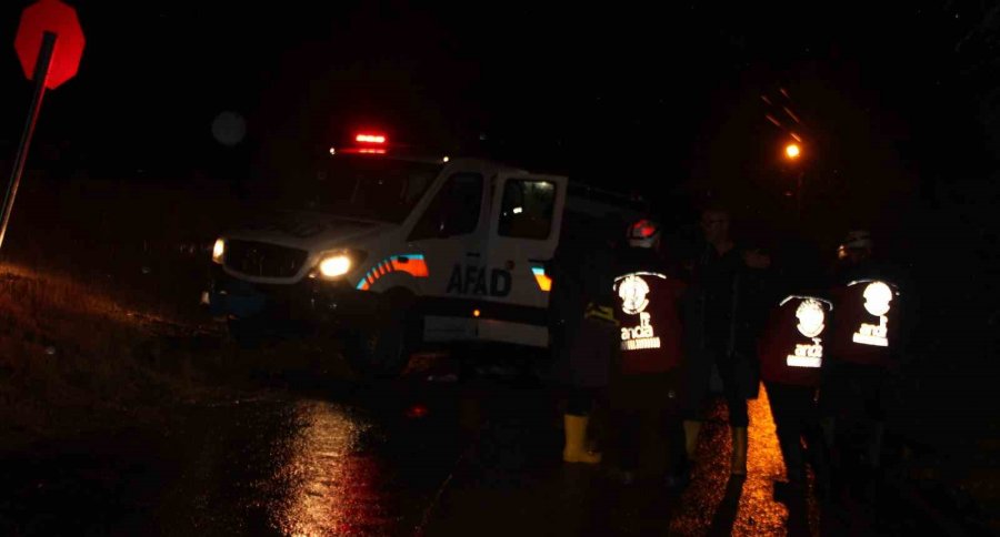 Kayseri’de Sel: Araçlar Yolda Kaldı, Birçok Evi Ve İşyerini Su Bastı