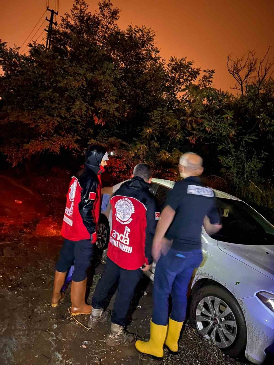 Kayseri’de Sel: Araçlar Yolda Kaldı, Birçok Evi Ve İşyerini Su Bastı