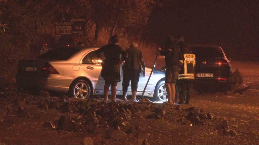 Kayseri’de Sel: Araçlar Yolda Kaldı, Birçok Evi Ve İşyerini Su Bastı
