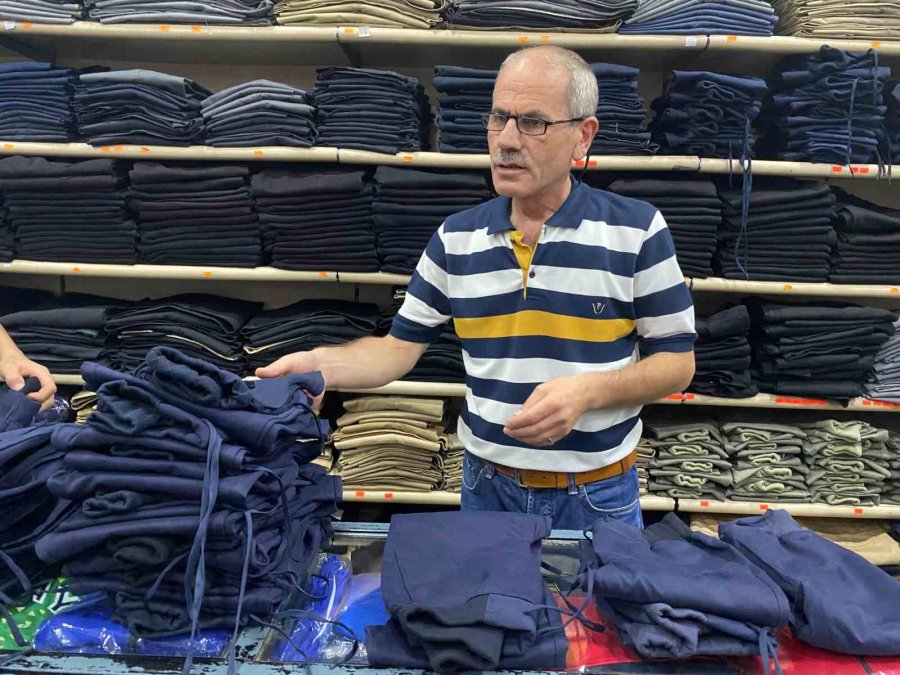 Çarşı Pazarda Okul Kıyafeti Alışverişi Telaşı