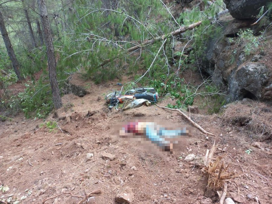 Motosiklet Kazasında Hayatını Kaybeden 2 Kişinin Cesedi Ertesi Gün Bulundu