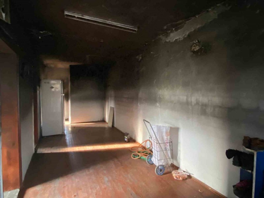 Yangında Evleri Küle Döndü, Balkon Yuvaları Oldu