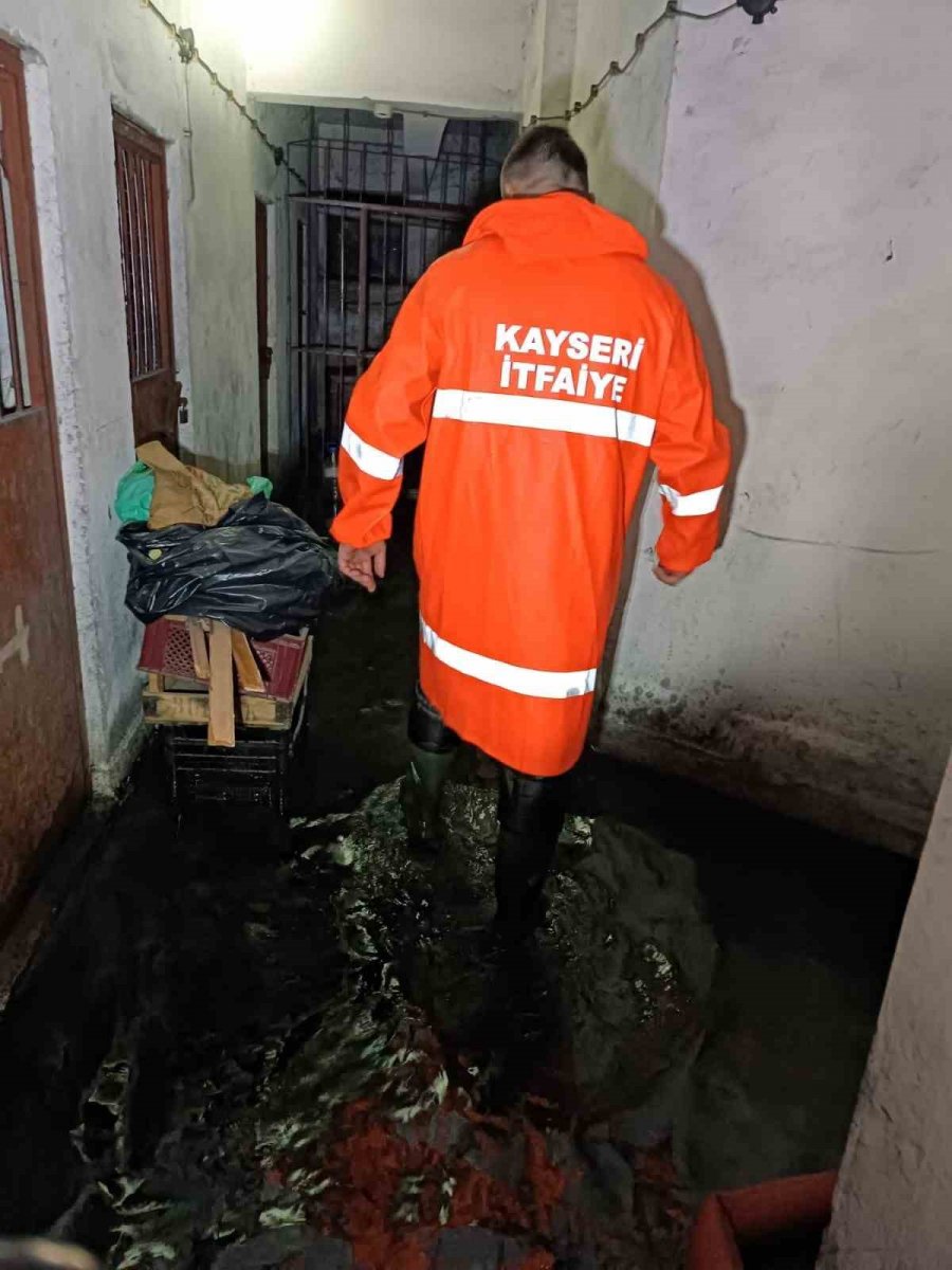 Kayseri’deki Sel Sonrası Çalışmalar Sürüyor