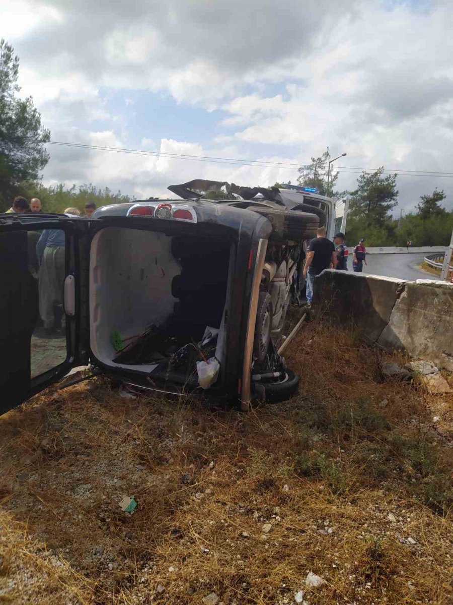 Tarsus’ta Trafik Kazası: 5 Yaralı