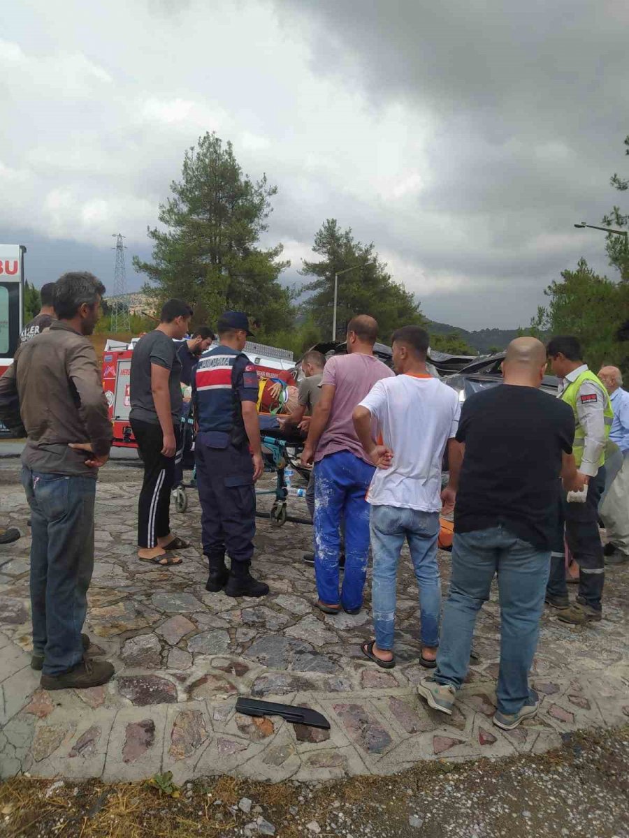 Tarsus’ta Trafik Kazası: 5 Yaralı