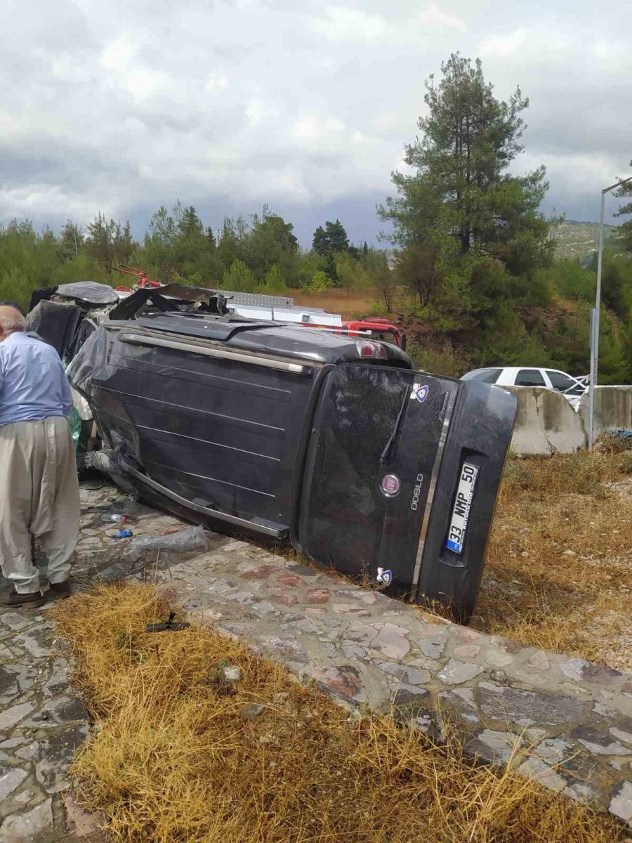 Tarsus’ta Trafik Kazası: 5 Yaralı