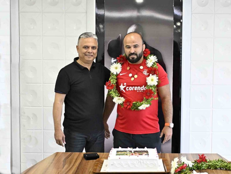 Türkiye Yağlı Güreş Ligi’nin İlk Şampiyonu Orhan Okulu’ya Coşkulu Kutlama