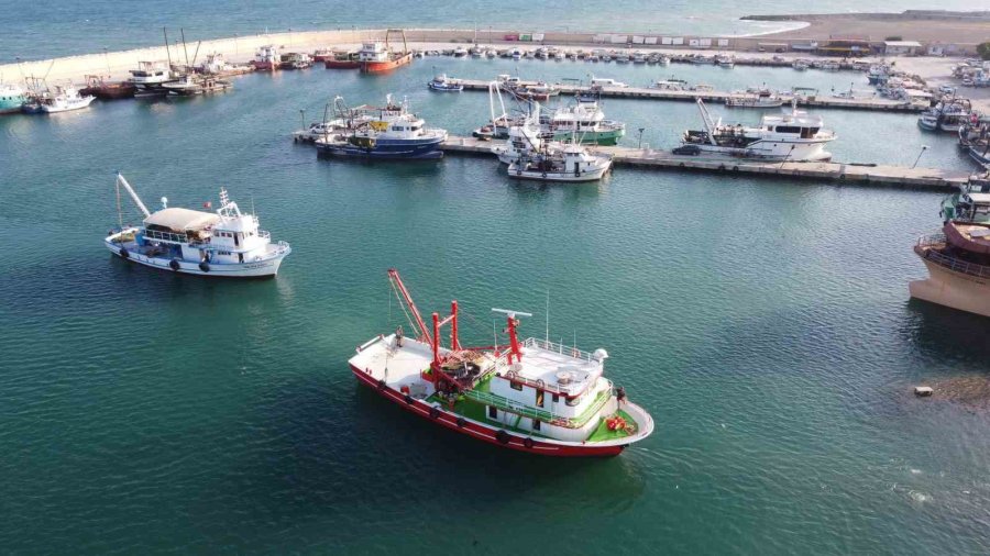 Akdenizli Balıkçılar ’vira Bismillah’ Demek İçin Gün Sayıyor