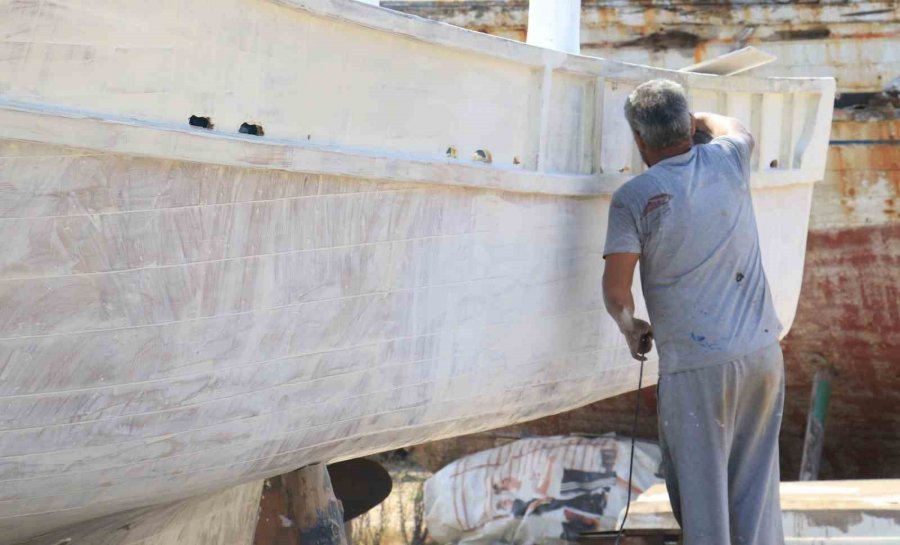 Akdenizli Balıkçılar ’vira Bismillah’ Demek İçin Gün Sayıyor