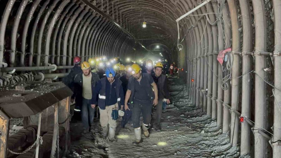 Yerin Yüzlerce Metre Altındaki Maden İşçilerinin Açlık Grevi Sona Erdi