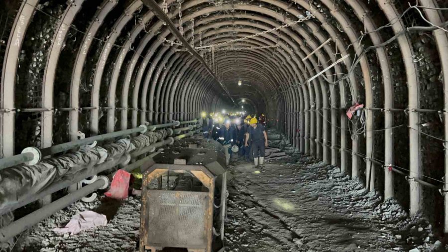 Yerin Yüzlerce Metre Altındaki Maden İşçilerinin Açlık Grevi Sona Erdi