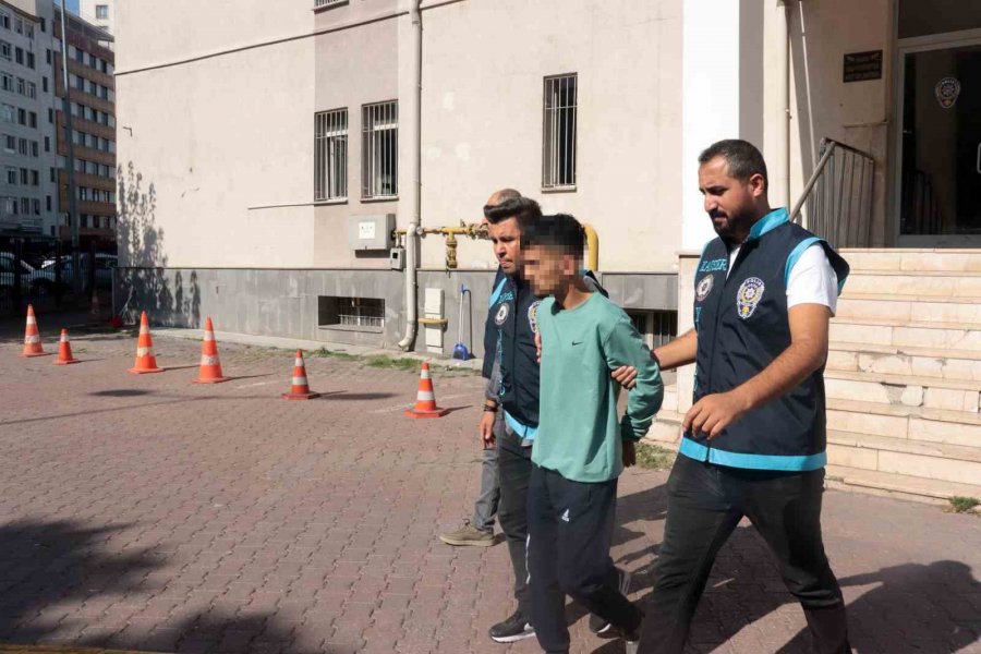 Sahte Altınla Alışveriş Yapıp 24 Kişiyi Dolandırdı