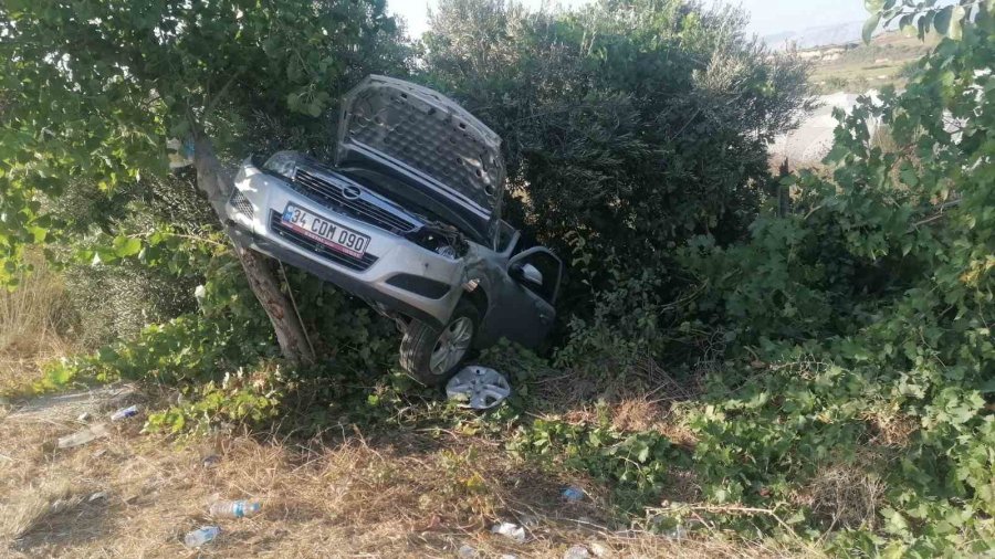 Yoldan Çıkan Otomobil Takla Atarak Bahçeye Girdi: 3 Yaralı