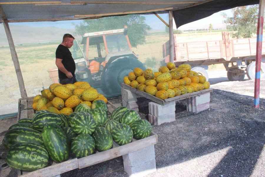 Konya’da Yol Güzergahında Satılan Doğal Ürünler İlgi Görüyor