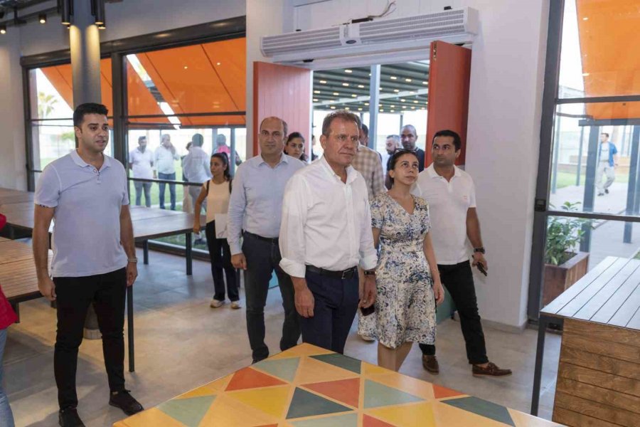 Başkan Seçer, Sahilde Açılışı İçin Gün Sayan Yapıları İnceledi