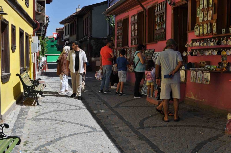 Odunpazarı Esnafı Turistlerin İlgisinden Memnun
