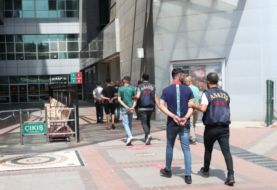 Dolandırdıkları Parayla Altın Alırken Yakalandılar