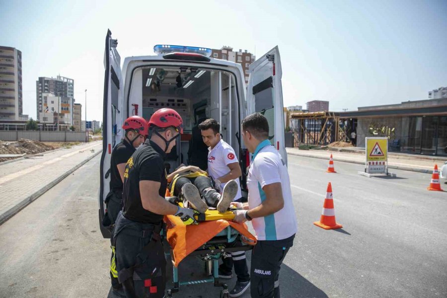 ’yol Trafik Güvenliği Tatbikatı’ Gerçeğini Aratmadı