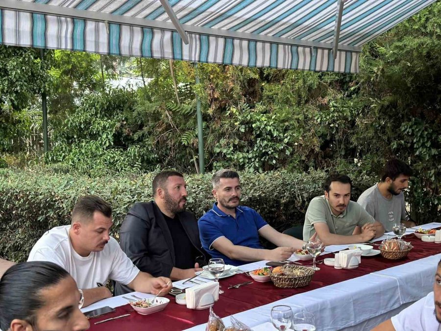 Anadolu Üniversitesi Yeni Sezon Öncesi Yemekte Buluştu