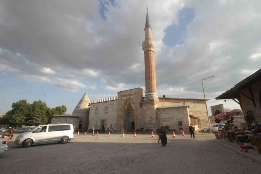 Tarihi Eşrefoğlu Camisi’ni Bir Yılda 281 Bin Kişi Ziyaret Etti