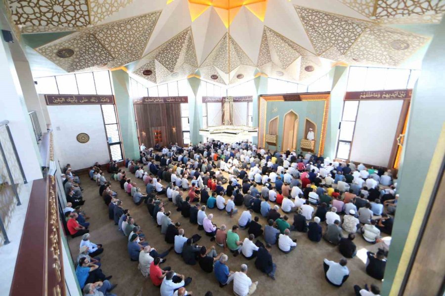 Bakan Özhaseki: "camiler Bizim En Özel Anlarımızı Paylaştığımız Yerler, Huzur Bulduğumuz Yerler"