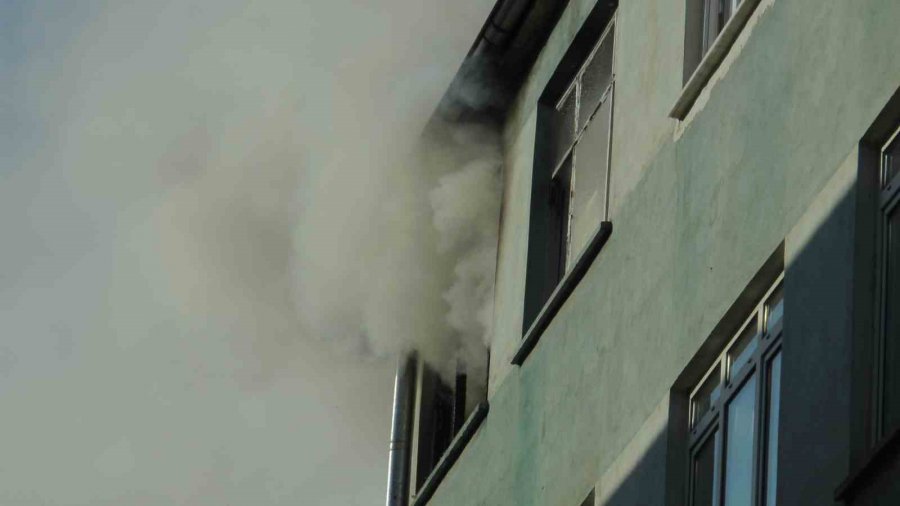 Kayseri’de Korkutan Yangın: Yanan Ev 1 Saatte Söndürüldü