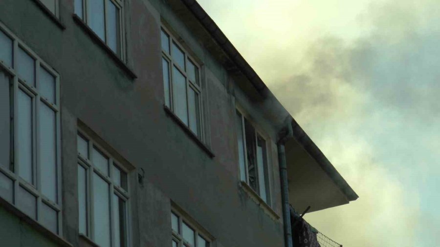 Kayseri’de Korkutan Yangın: Yanan Ev 1 Saatte Söndürüldü