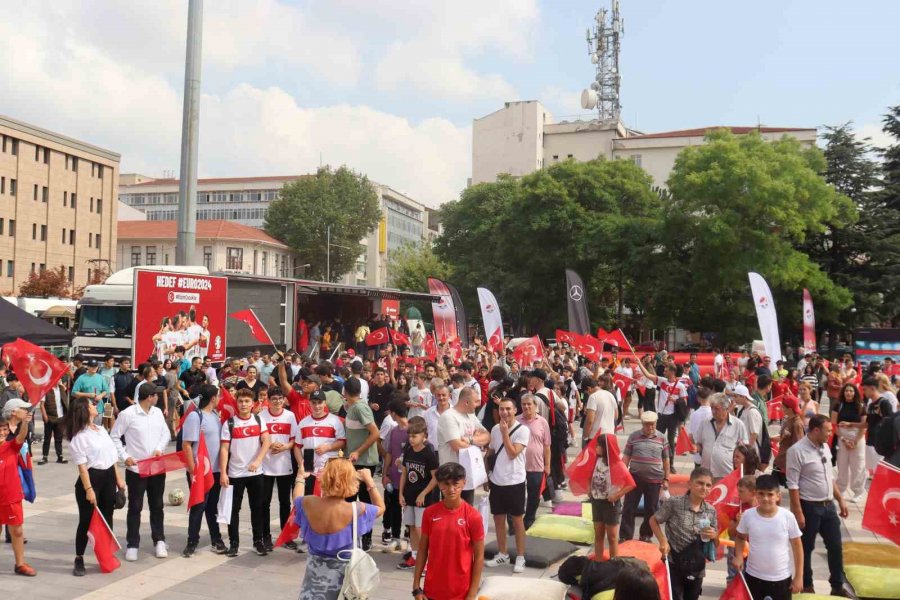 Tff Başkanı Büyükekşi’den Maç Öncesi Forma Çağrısı