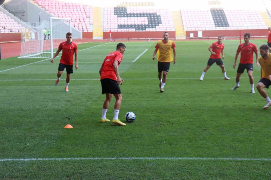 A Milli Futbol Takımı, Japonya Maçı Hazırlıklarına Başladı