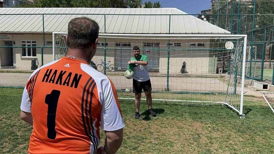 Türkiye’de Şikeyi Ortaya Çıkardı, Oğlu Futbolu Seçmedi