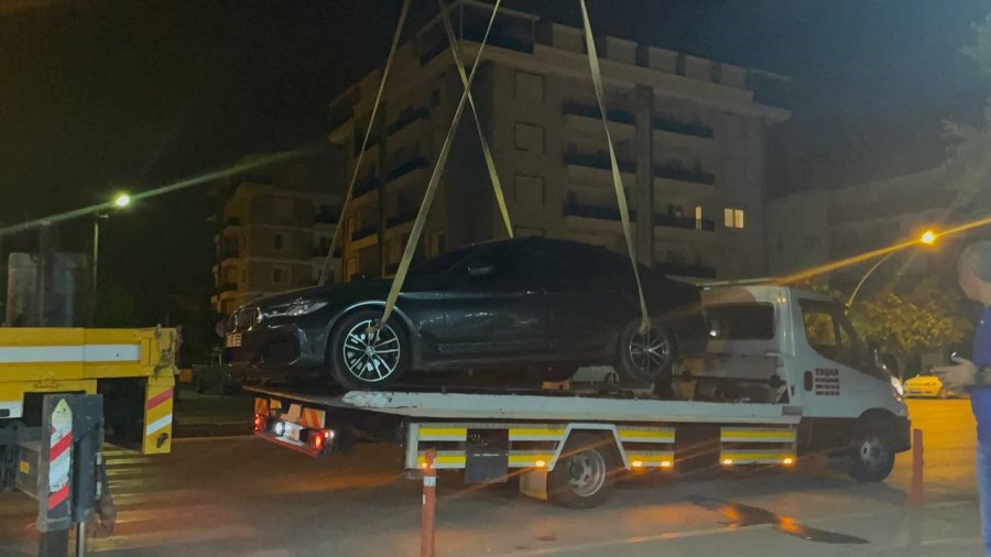 Hatalı Park Yapılan Otomobilden Ruhsatsız Silah Çıktı