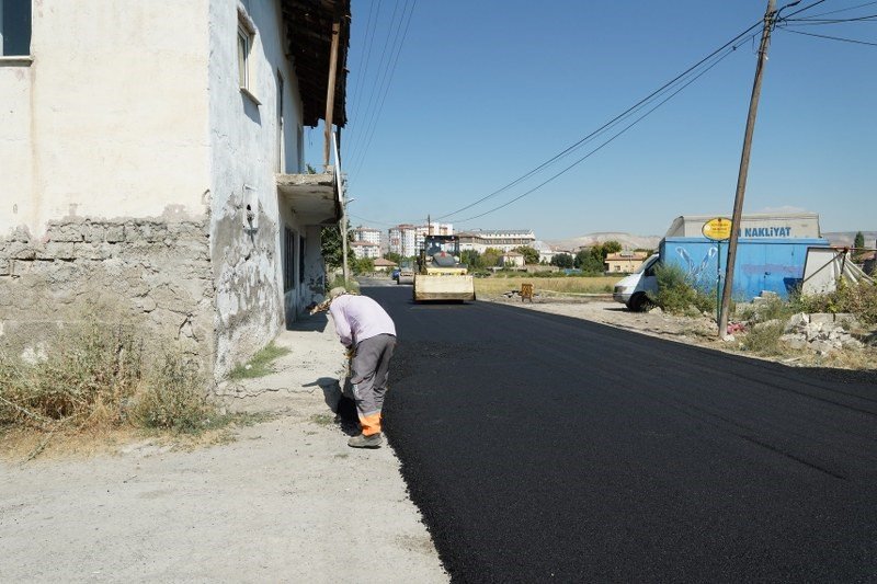 Anbar Mahallesinde 1 Kilometrelik Yol Asfaltlandı